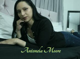 Antonela_Moore