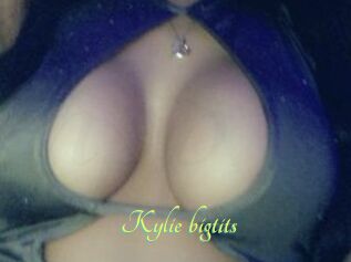 Kylie_bigtits