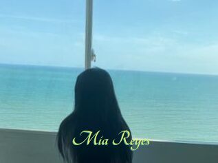 Mia_Reyes